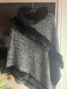 Black & Gray Faux Fur Trim Knit Poncho